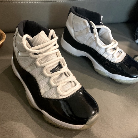 Nike Jordons 11 Retro mens size 8 1/2 - Picture 1 of 5